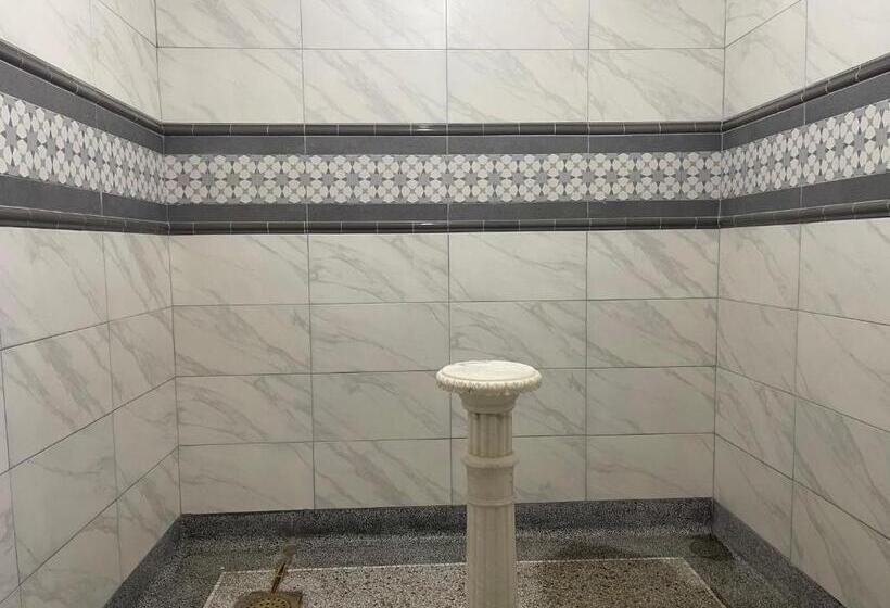 1ベッドルームアパートメント, School Of Fame