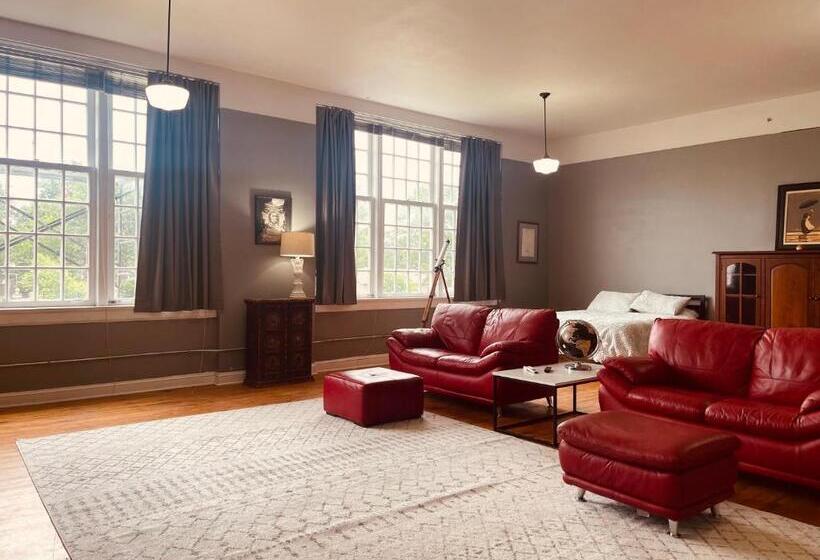 1ベッドルームアパートメント, School Of Fame