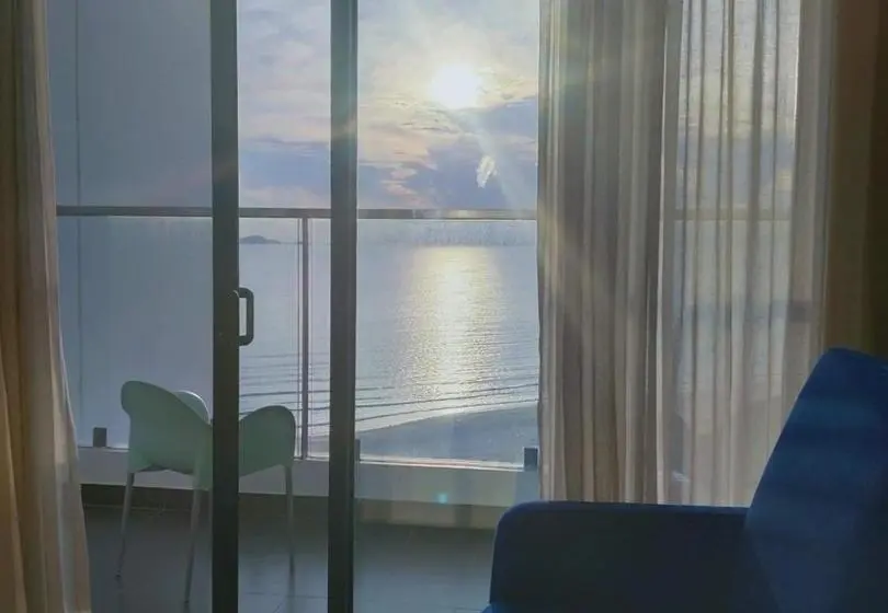 اتاق لوکس با تخت بزرگ, Cam Ranh Beach Resort Nha Trang