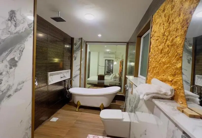 اتاق سوپریور با تخت بزرگ, Signature By Hotel Crown Inn