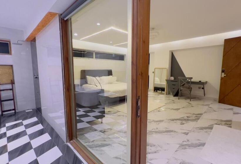 اتاق سوپریور با تخت بزرگ, Signature By Hotel Crown Inn