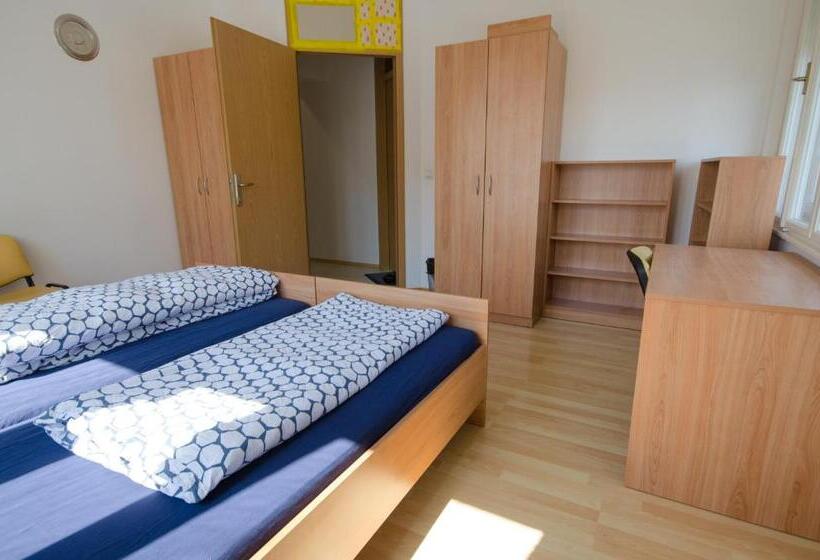 اتاق اکونومی, Glinška Rooms