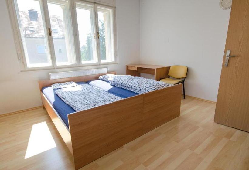 اتاق اکونومی, Glinška Rooms