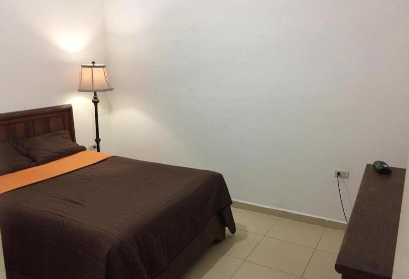 اتاق اکونومی یک تخته, Pomarrosa