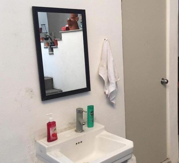 اتاق اکونومی یک تخته, Pomarrosa