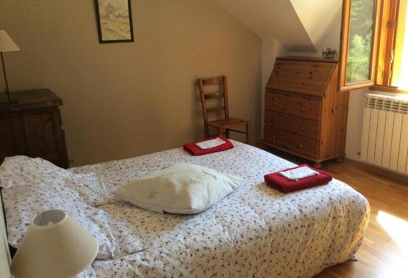 חדר סטנדרט לשלושה, Chambre D Hôte Les Carlines