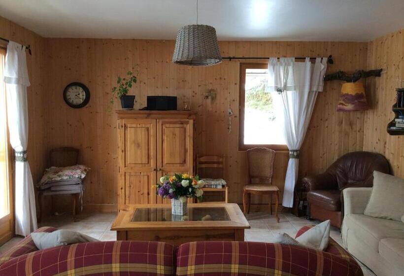 חדר סטנדרט לשלושה, Chambre D Hôte Les Carlines