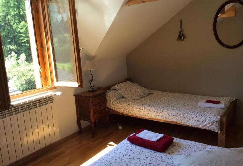 חדר סטנדרט לשלושה, Chambre D Hôte Les Carlines