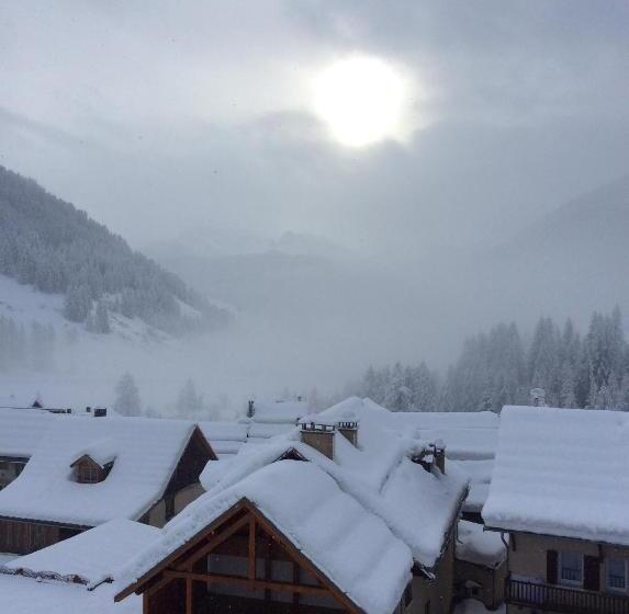 חדר סטנדרט לארבעה, Chambre D Hôte Les Carlines