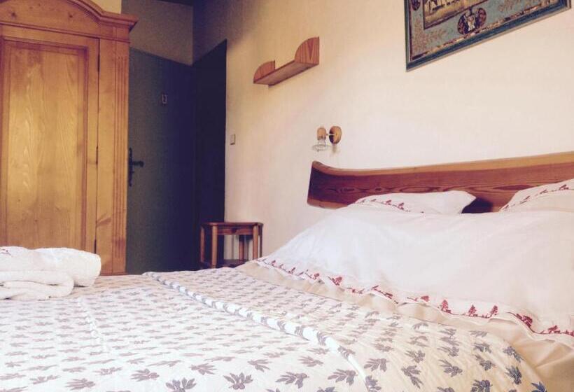 基本间, La Tourtette