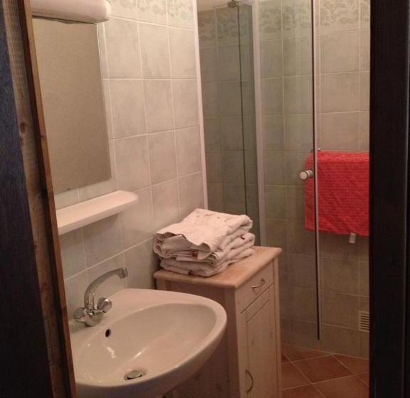 家庭工作室, La Tourtette