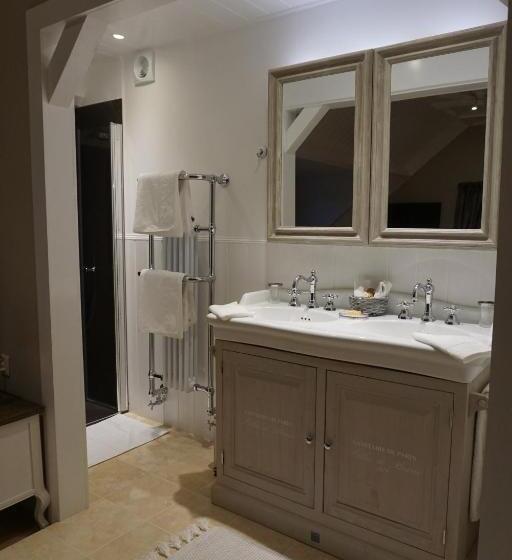 디럭스 룸, T Gorsje