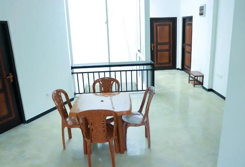 اتاق لوکس سه تخته, Welcome Inn Mirissa