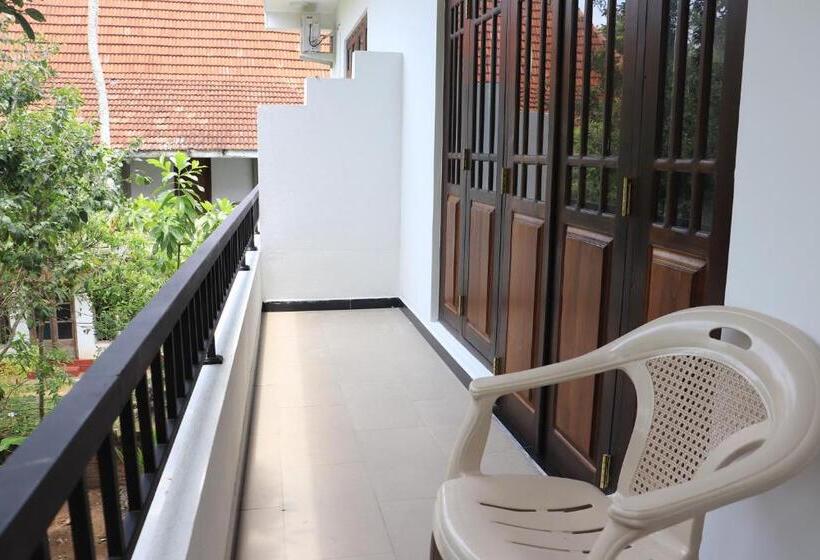 اتاق لوکس با بالکن, Welcome Inn Mirissa
