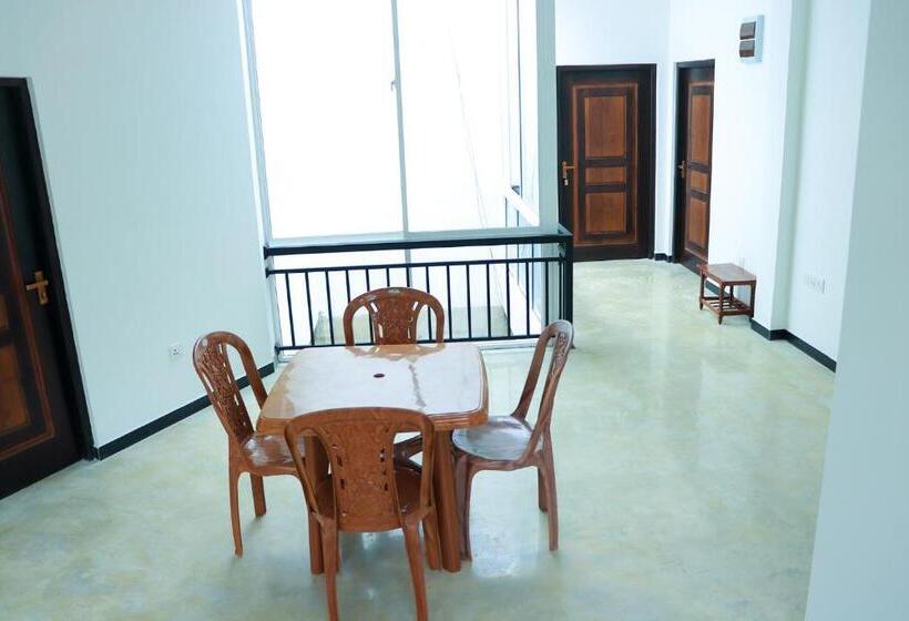 اتاق لوکس با بالکن, Welcome Inn Mirissa