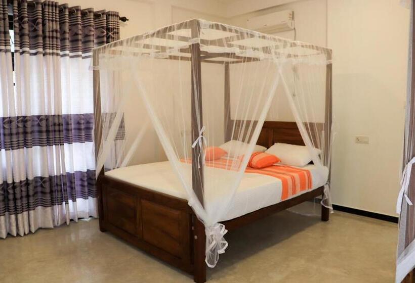 اتاق لوکس سه تخته, Welcome Inn Mirissa