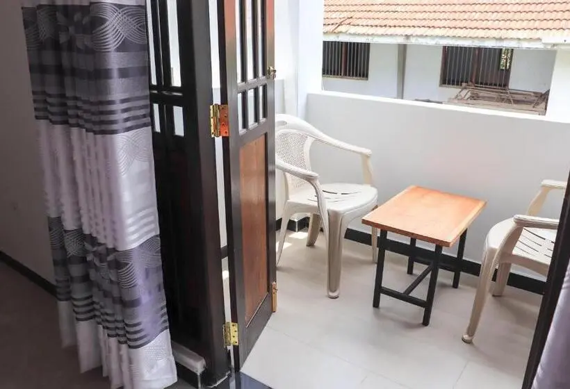 اتاق لوکس با بالکن, Welcome Inn Mirissa