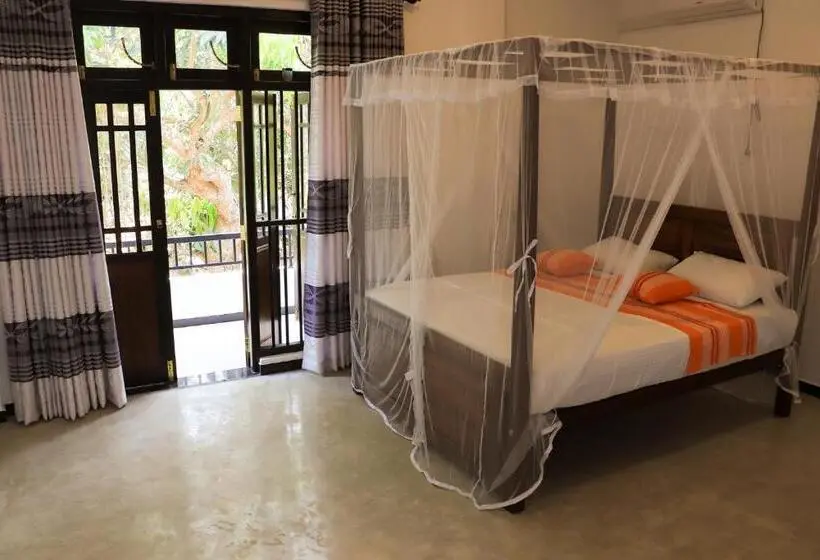 اتاق لوکس با بالکن, Welcome Inn Mirissa