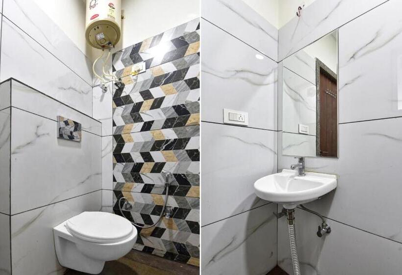 اتاق کلاسیک سه تخته, Collection O 70296 Hotel Sarover