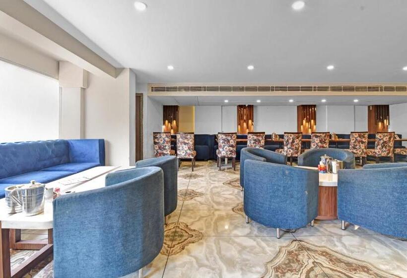 اتاق کلاسیک سه تخته, Collection O 70296 Hotel Sarover