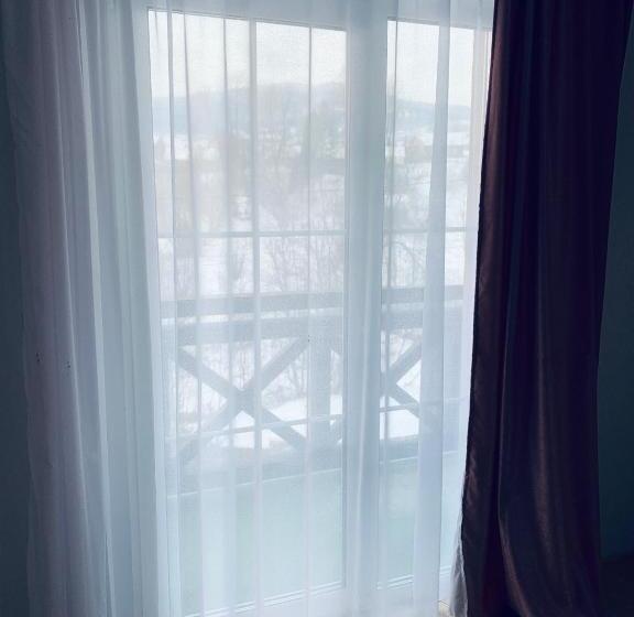 اتاق استاندارد چهارنفره با بالکن, Arnica