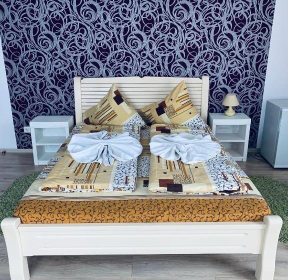 اتاق استاندارد چهارنفره با بالکن, Arnica