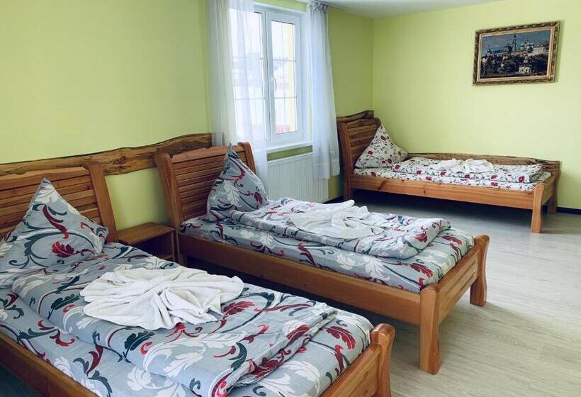 اتاق استاندارد سه تخته با بالکن, Arnica