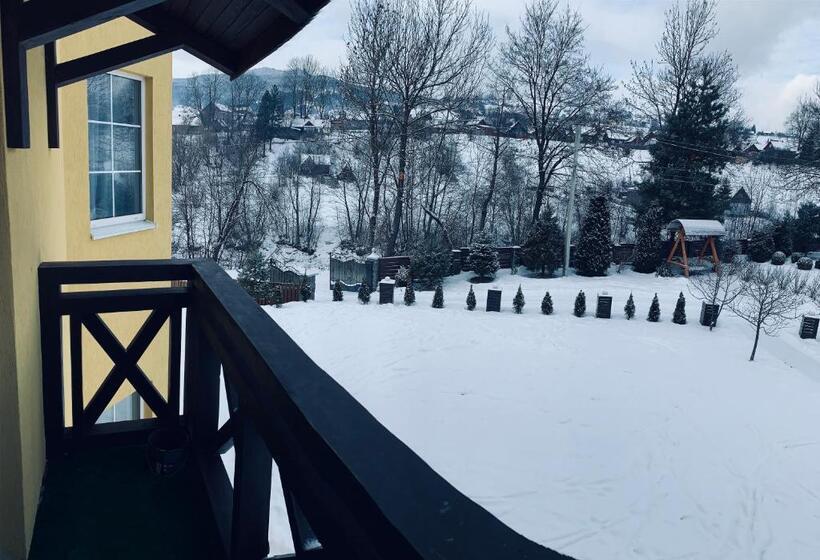 اتاق استاندارد سه تخته با بالکن, Arnica