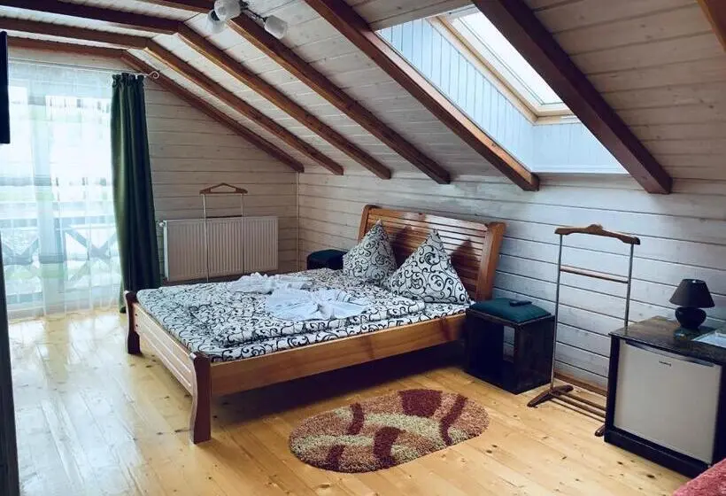 Comfort Kolmen Hengen Huone, Arnica