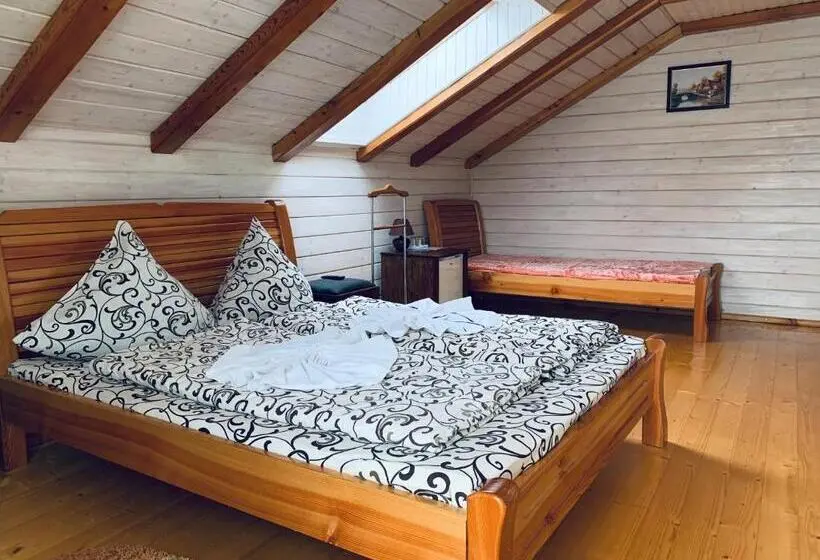 Comfort Kolmen Hengen Huone, Arnica