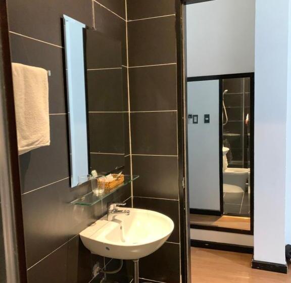 اتاق استاندارد, Gia Huyền