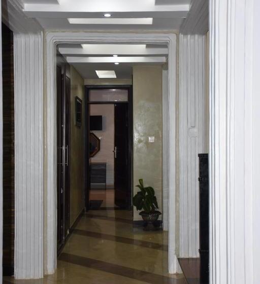 اتاق لوکس یک تخته, Pent House Inn Namugongo