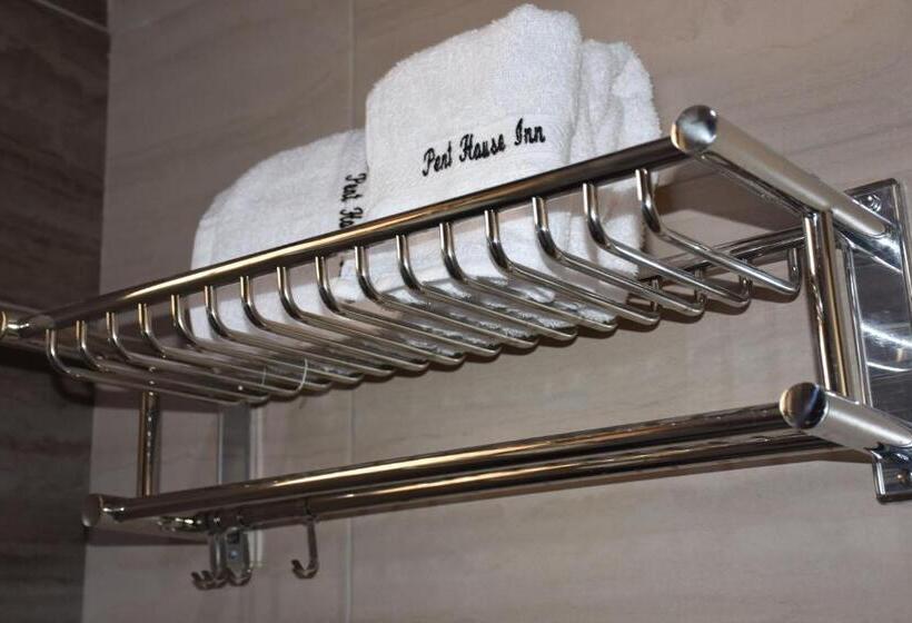 اتاق لوکس یک تخته, Pent House Inn Namugongo