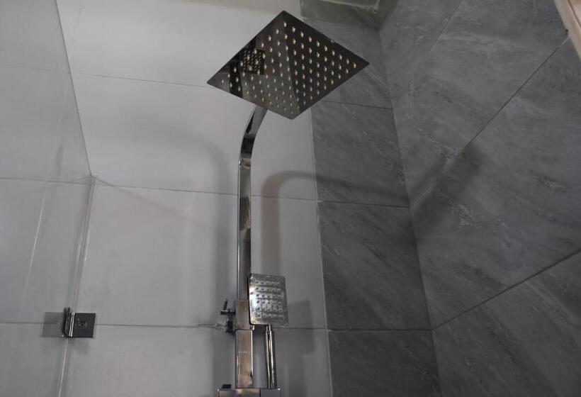 اتاق لوکس یک تخته, Pent House Inn Namugongo