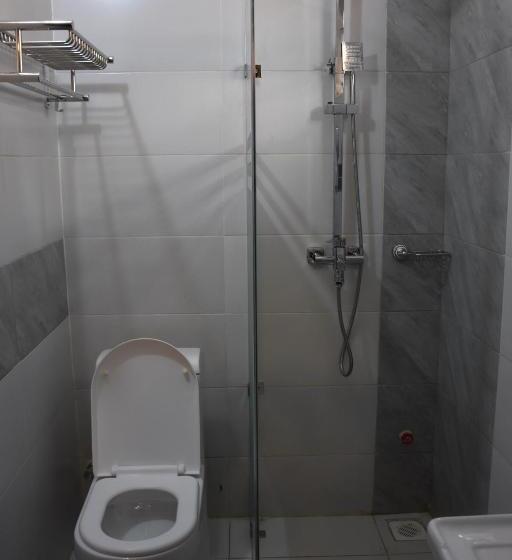 اتاق لوکس یک تخته, Pent House Inn Namugongo