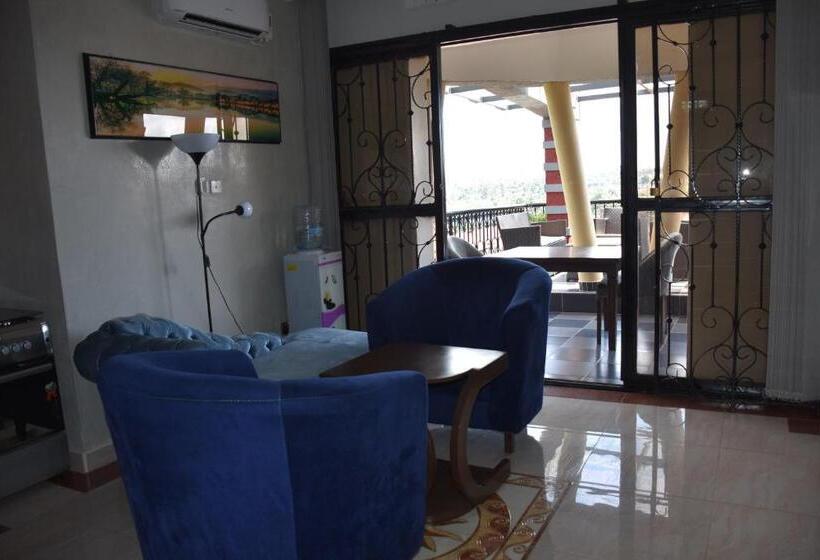 سوییت جونیور با بالکن, Pent House Inn Namugongo