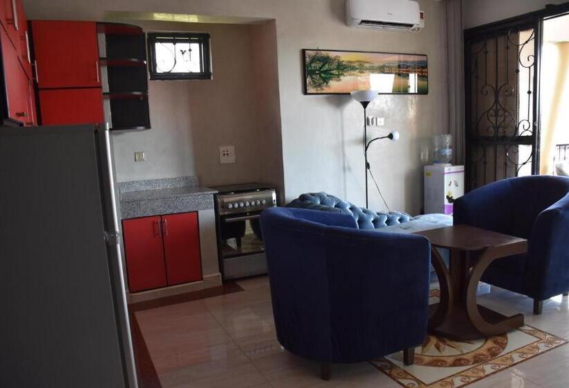 سوییت جونیور با بالکن, Pent House Inn Namugongo