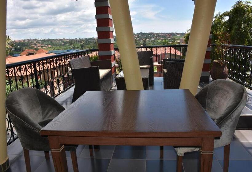 سوییت جونیور با بالکن, Pent House Inn Namugongo