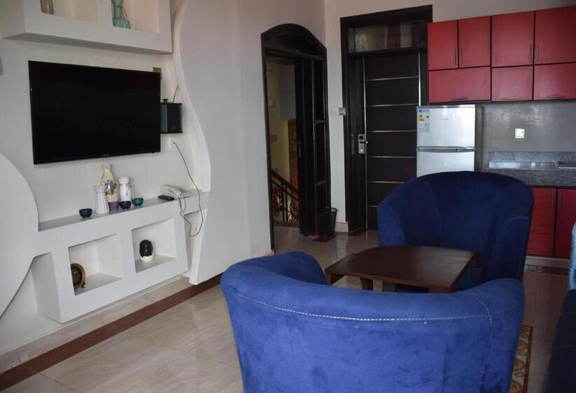 سوییت جونیور با بالکن, Pent House Inn Namugongo