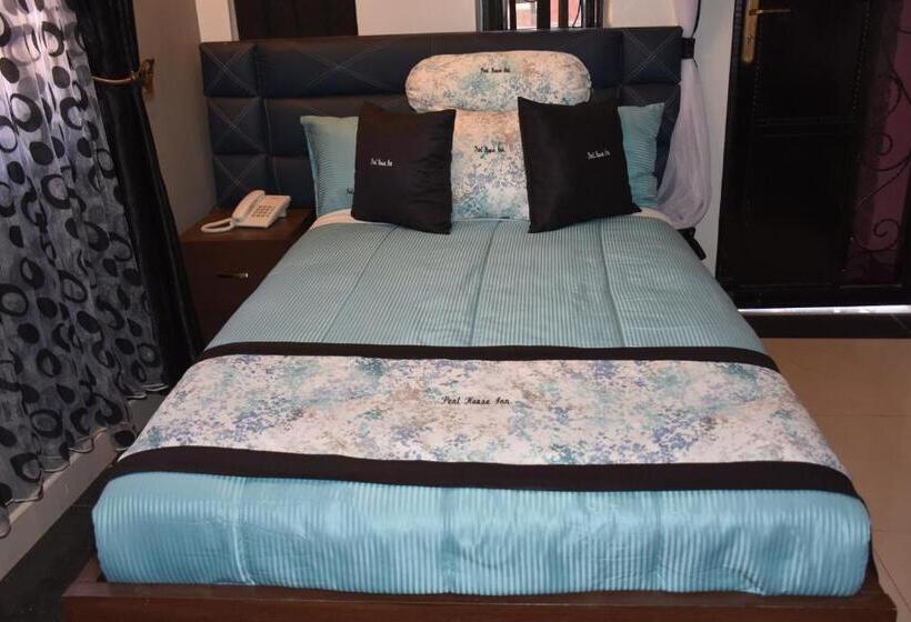 سوییت جونیور با بالکن, Pent House Inn Namugongo