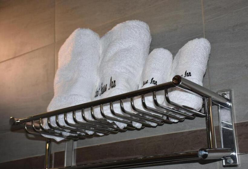 سوییت جونیور با بالکن, Pent House Inn Namugongo