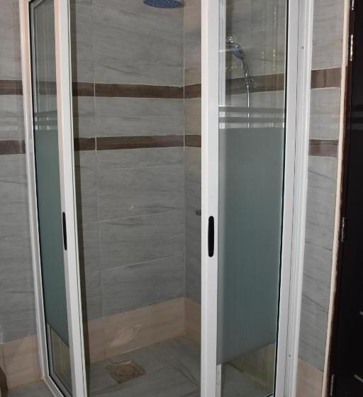 اتاق لوکس یک تخته, Pent House Inn Namugongo