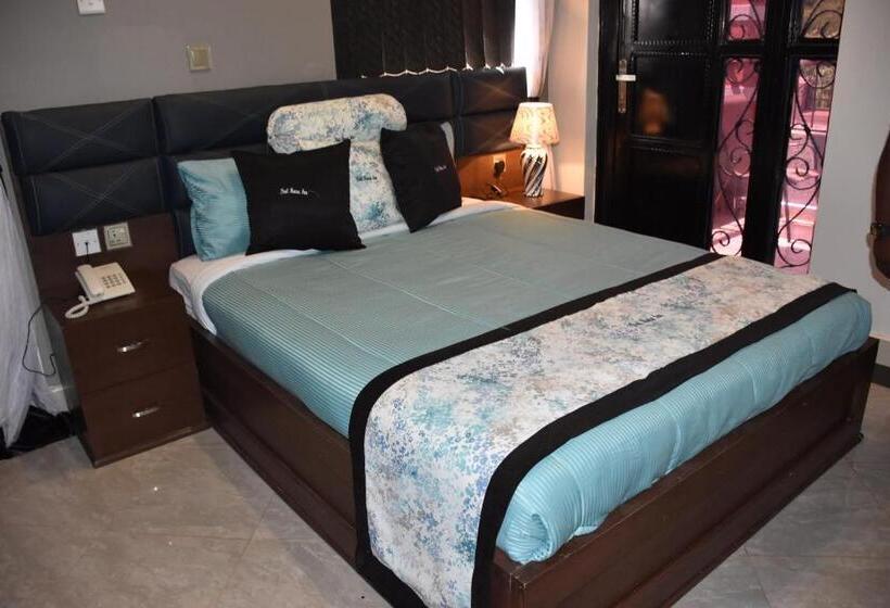 سوییت جونیور با بالکن, Pent House Inn Namugongo