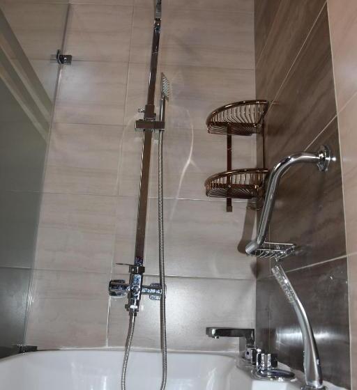 سوییت جونیور با بالکن, Pent House Inn Namugongo