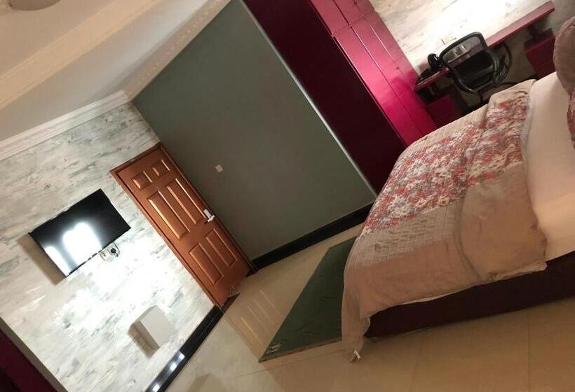 سوییت لوکس, Royal Kamak