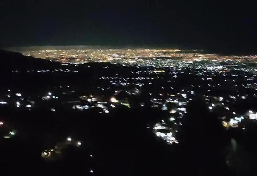 Quarto Estandar com Sacada, Villa Raung Indah Tretes