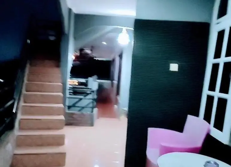 Quarto Estandar com Sacada, Villa Raung Indah Tretes