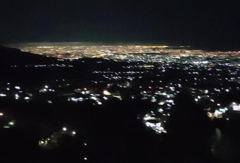 חדר סטנדרט נוף להרים, Villa Raung Indah Tretes