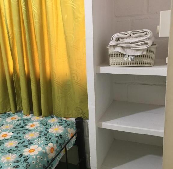 带共用浴室的标准房间, Casa Universitaria El Trebol