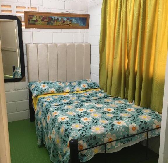 バス共有のスタンダードルーム, Casa Universitaria El Trebol